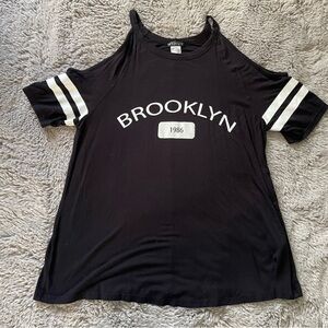 ⭐️⭐️⭐️Venus Brooklyn oversized shirt size Large